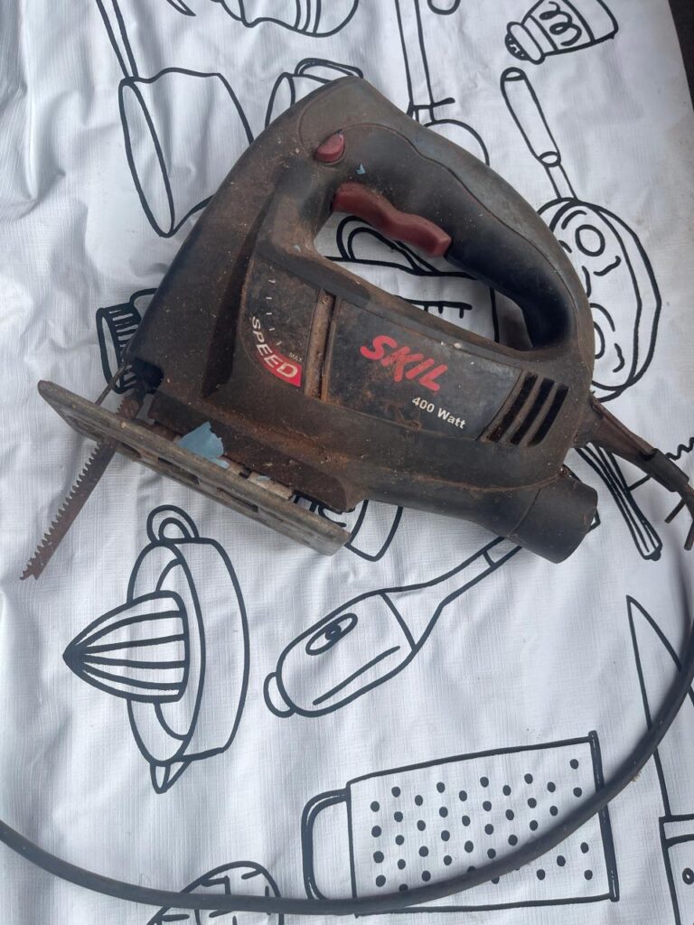 🛠️ Serra Tico-Tico Skil 380W – Usada, em bom estado!